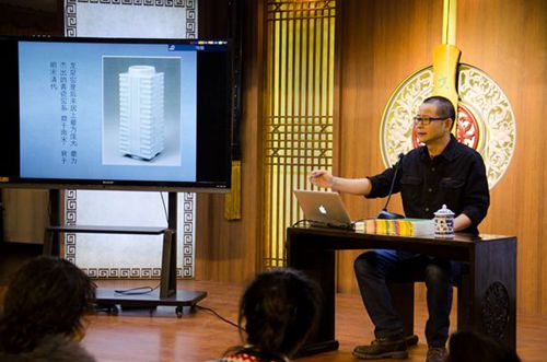 守藝人李震先生講述“青瓷之美” 守藝人李震先生講述“青瓷之美”