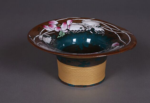 女王藏品中兩件精美的當代陶瓷藝術品是誰創作的? 女王藏品中兩件精美的當代陶瓷藝術品是誰創作的?