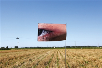 胡為一在尤倫斯當代藝術中心展覽作品。