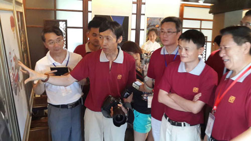 馬云主席在太極禪苑收藏于江先生光影平面油畫《雪鄉》