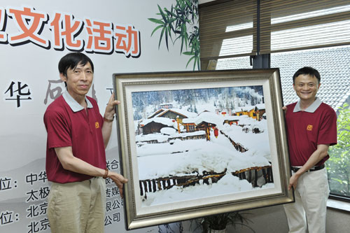 馬云主席在太極禪苑收藏于江先生光影平面油畫《雪鄉》